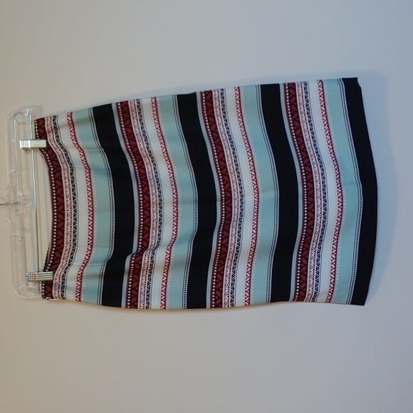 NWT Ann Taylor Size 2 Slim Skirt - Picture 2 of 5